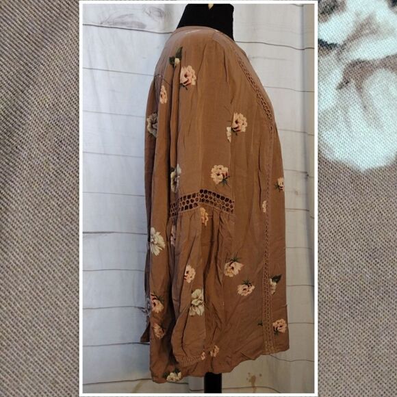 Torrid Sheer eyelet paneling breaks up a soft twill blouse Size 3X Size Chart ln - Picture 3 of 6